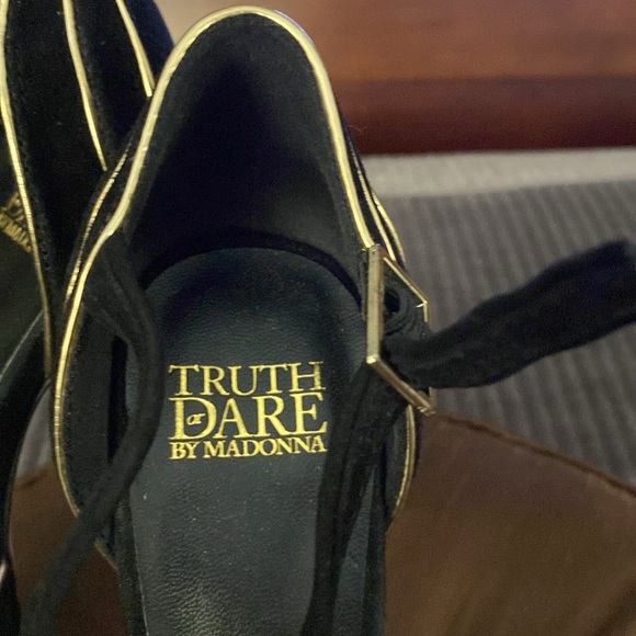 Women’s high heels in black suede with gold trim - Picture 4 of 7